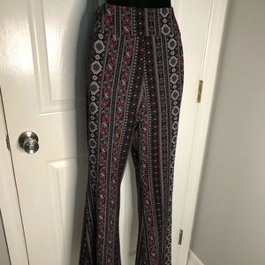 No Boundaries high waist stretchy bell bottom yoga pants, size XXLarge very cute